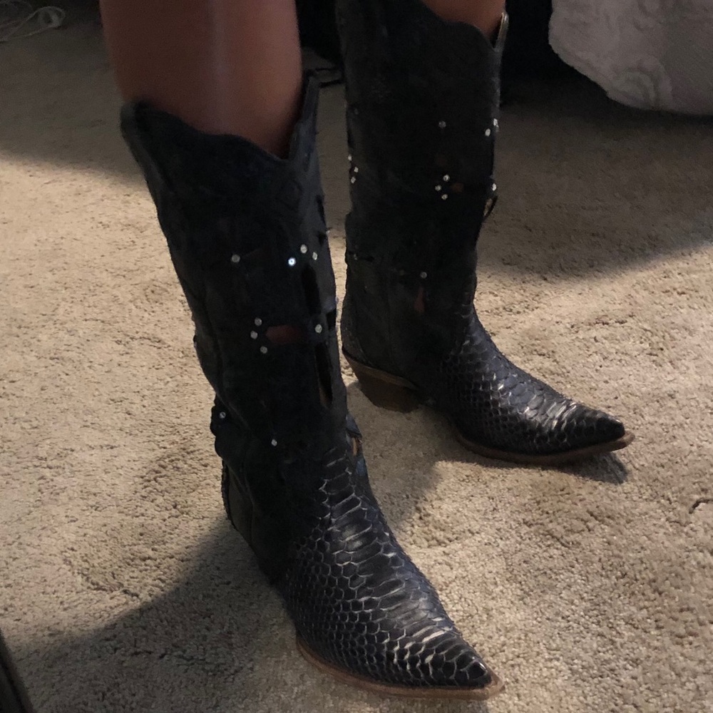 Corral Python boots w/cross cut out shaft